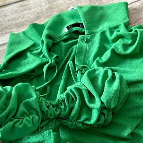 🐢NWT GRASSY GREEN SHIRT WITH INNER BRALETTE - Picture 4 of 9